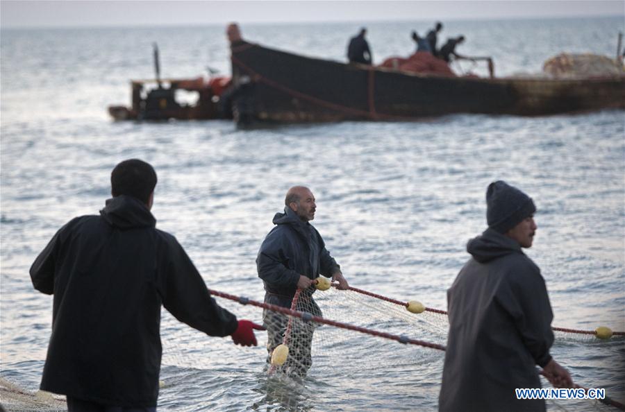 Iranian fishermen work at the Caspian sea beach near Anzali Port, northern Iran, on March 27, 2017. (Xinhua/Ahmad Halabisaz) 