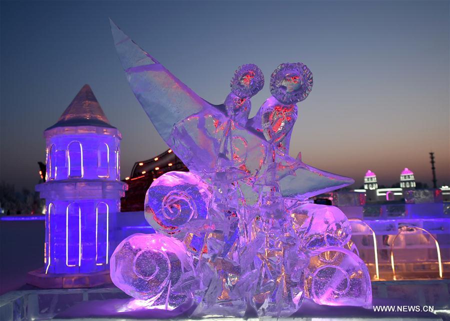 CHINA-HEILONGJIANG-HARBIN-TOURISM-ICE SCULPTURE (CN)