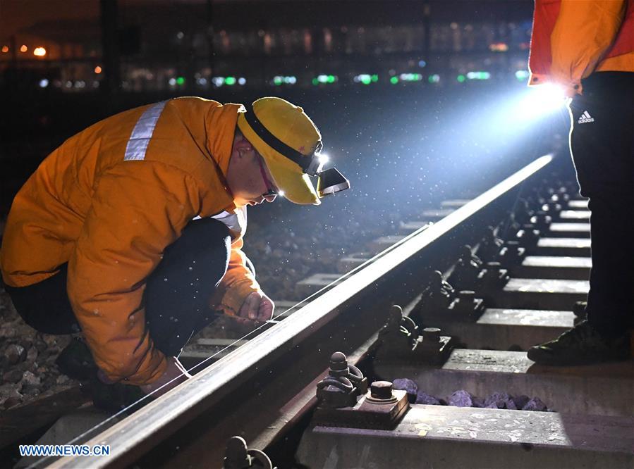 CHINA-NANNING-RAILWAY-NIGHT WORKER (CN)