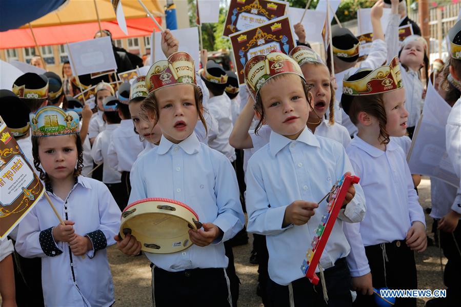 ISRAEL-REHOVOT-ULTRA ORTHOCOX JEW-SHAVUOT