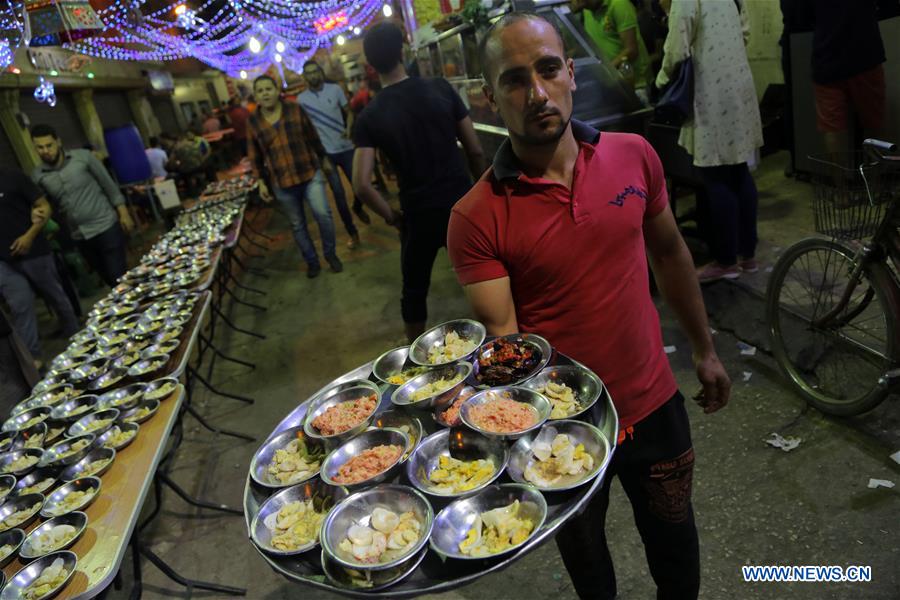 EGYPT-GIZA-RAMADAN-PRE-FASTING MEAL-SUHUR