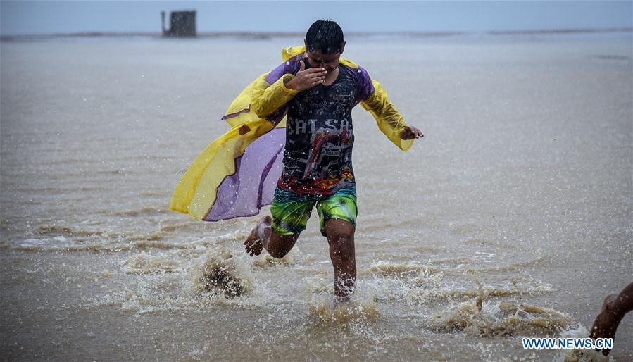 INDIA-MUMBAI-MONSOON SEASON-DAILY LIFE