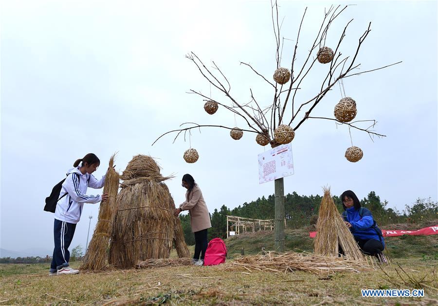 CHINA-NANJING-STRAW SCULPTURE (CN)