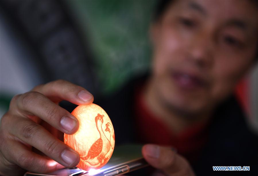 CHINA-ANHUI-HEFEI-EGG CARVING (CN)