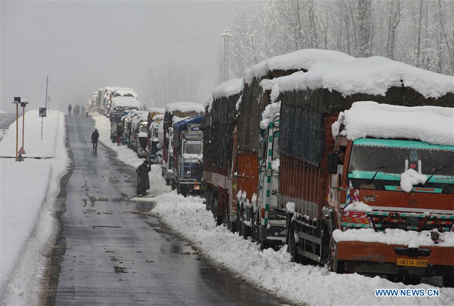 KASHMIR-SRINAGAR-SNOWFALL