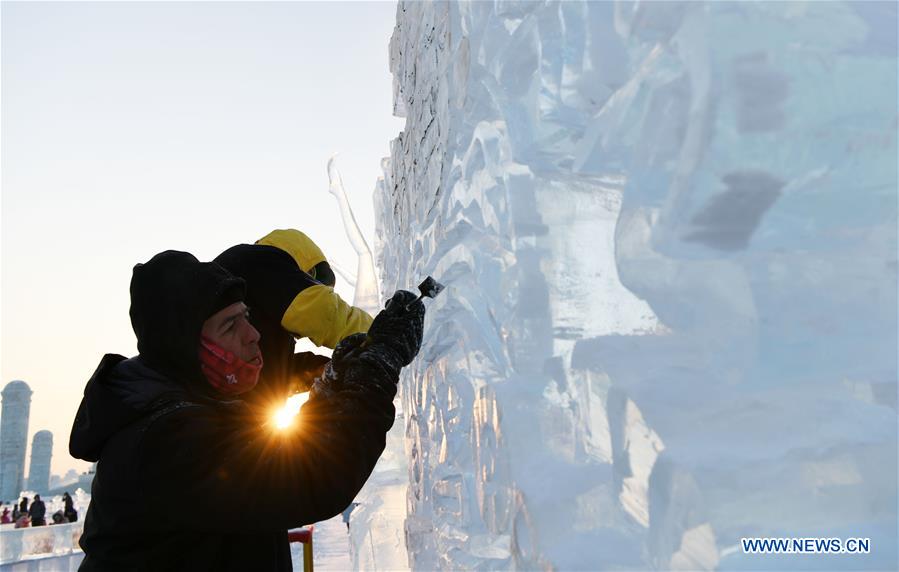 CHINA-HEILONGJIANG-HARBIN-ICE SCULPTURE COMPETITION (CN)