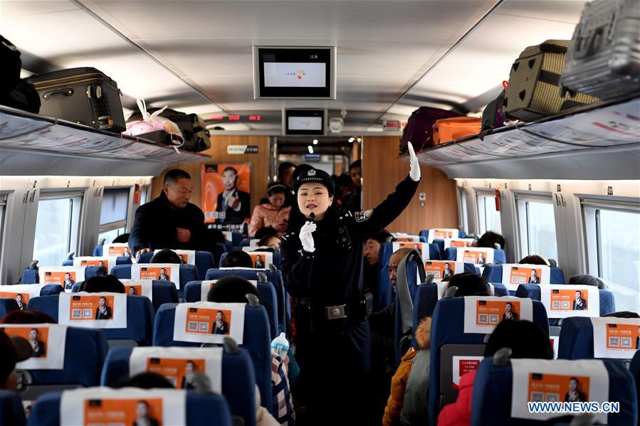 CHINA-HEFEI-SPRING FESTIVAL TRAVEL RUSH-RAILWAY POLICEWOMEN (CN)