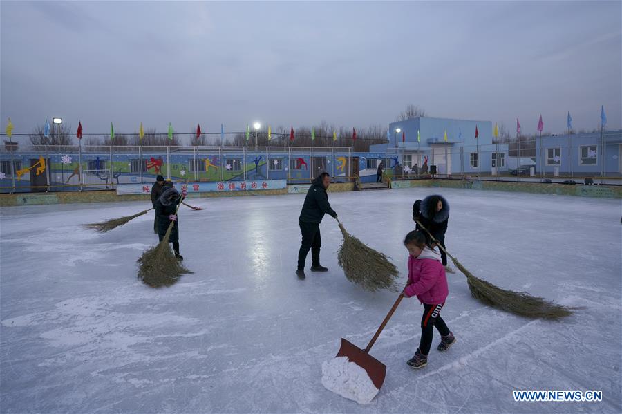 (SP)CHINA-BEIJING-YANQING-PRIMARY SCHOOL STUDENTS-SKATING(CN)