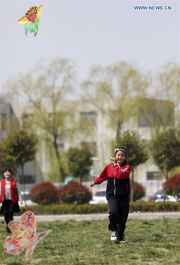 #CHINA-SPRING-CHILDREN-LEISURE-KITES (CN)