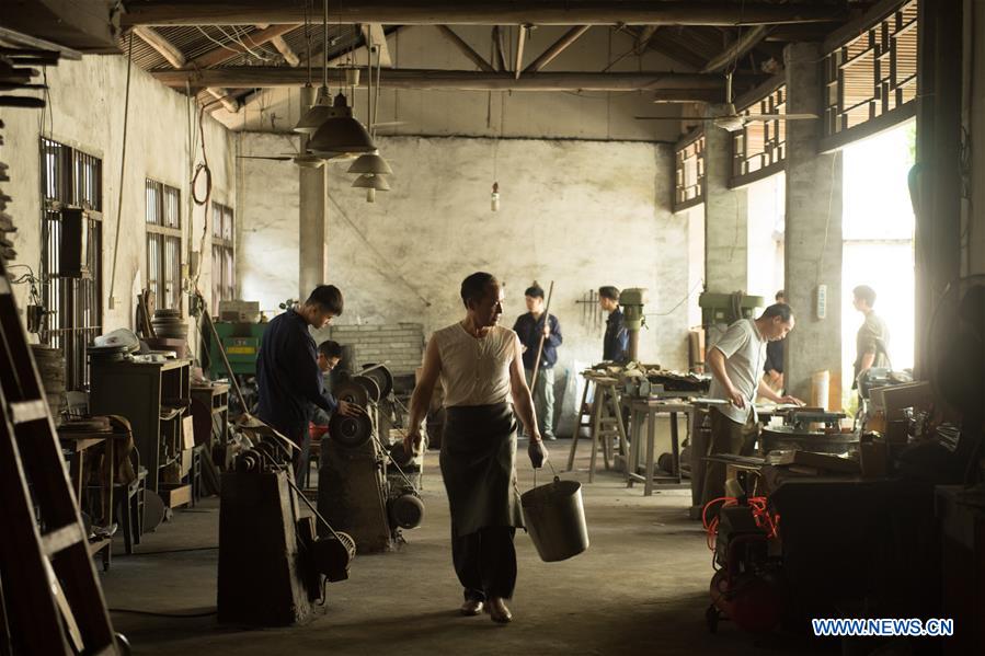 CHINA-ZHEJIANG-SWORD MAKING (CN)