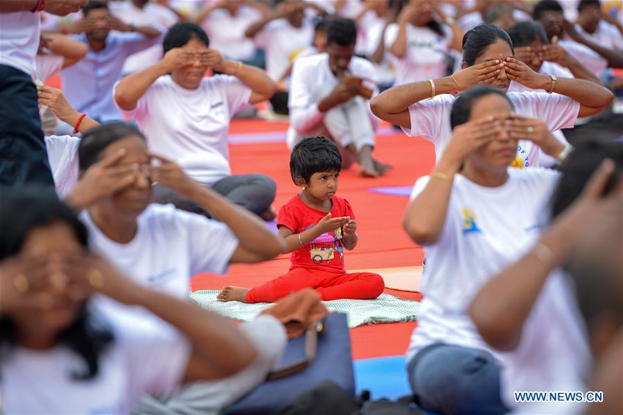 (SP)MALAYSIA-BATU CAVES-INTERNATIONAL YOGA DAY