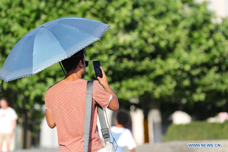 BELGIUM-BRUSSELS-WEATHER-HEAT