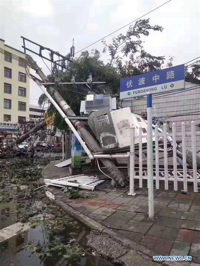 (SPOT NEWS)CHINA-HAINAN-TORNADO (CN)