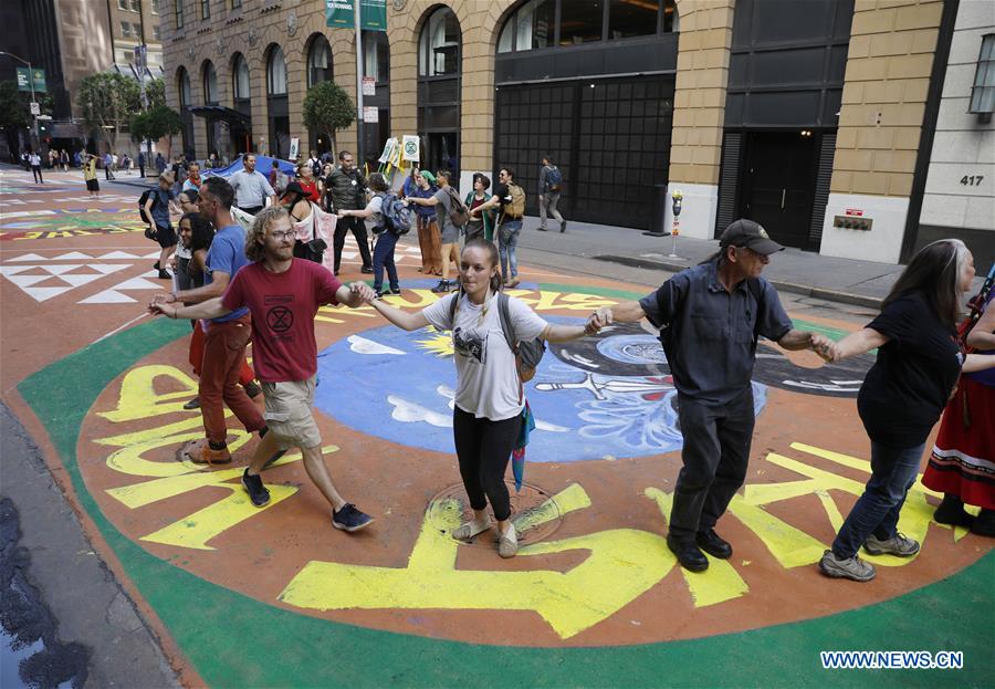 U.S.-SAN FRANCISCO-GROUND PAINTING-ENVIRONMENTAL PROTECTION 