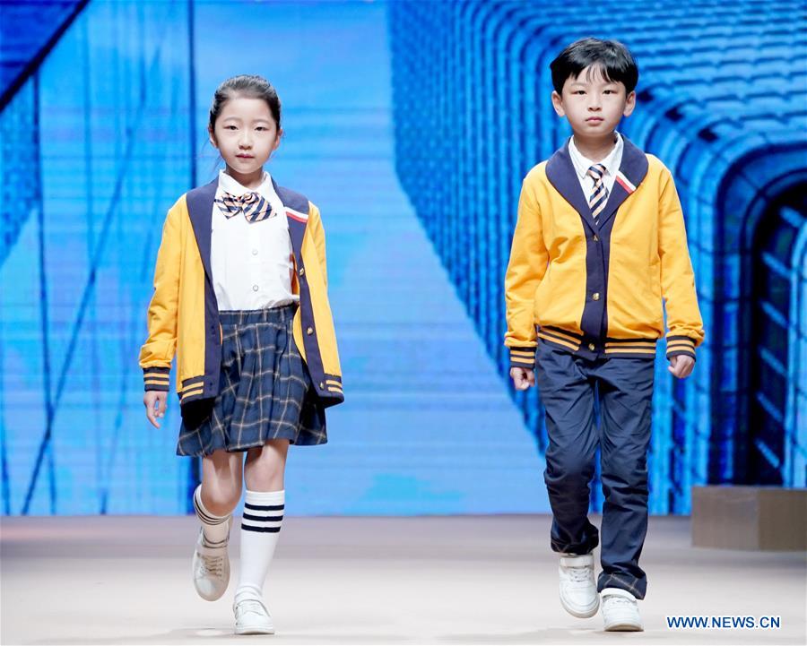 CHINA-BEIJING-SCHOOL UNIFORMS-PRESENTATION (CN)