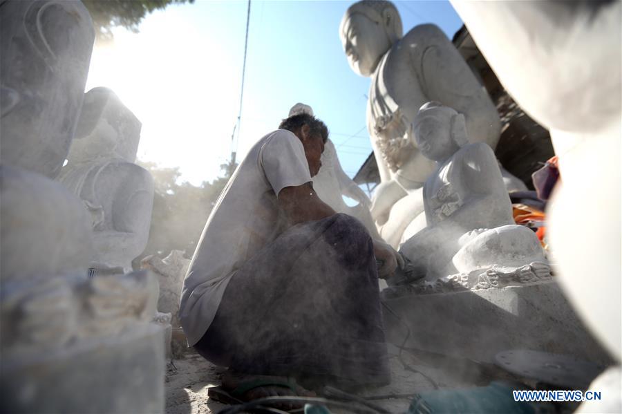 MYANMAR-MANDALAY-MARBLE SCULPTURE-CARVING 