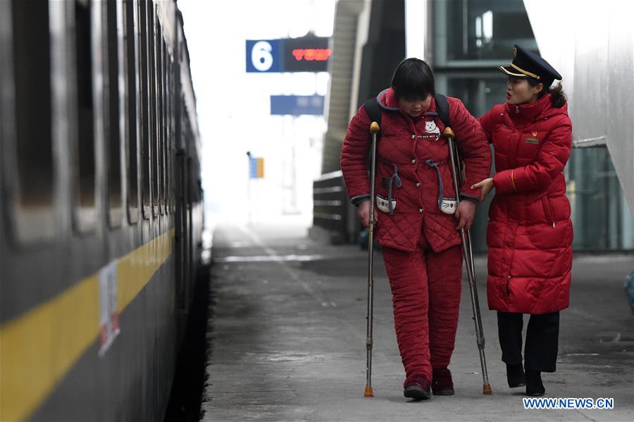 CHINA-ANHUI-BENGBU-RAILWAY STATION-PASSENGER SERVICE-ASSISTANT (CN)