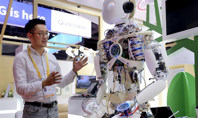 Exhibitors make final adjustments for 2nd CIIE