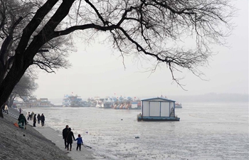 In pics: frozen Songhua River in Harbin