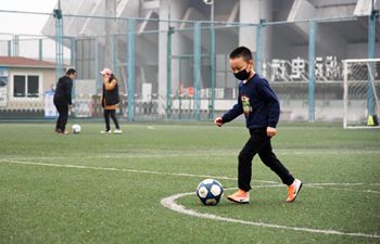 People do outdoor exercises in Shandong