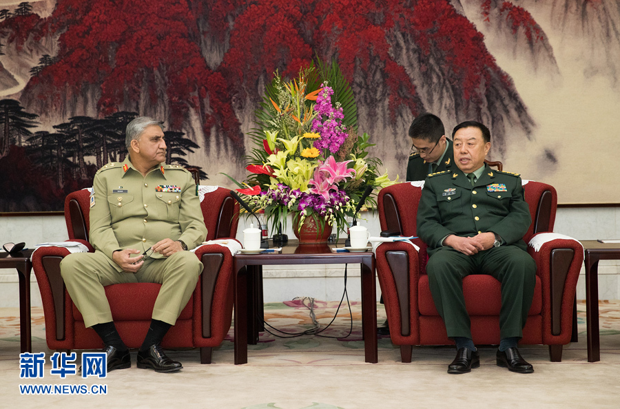 3月16日，中央軍委副主席范長龍會見來訪的巴基斯坦陸軍參謀長巴杰瓦。   新華社記者琚振華攝