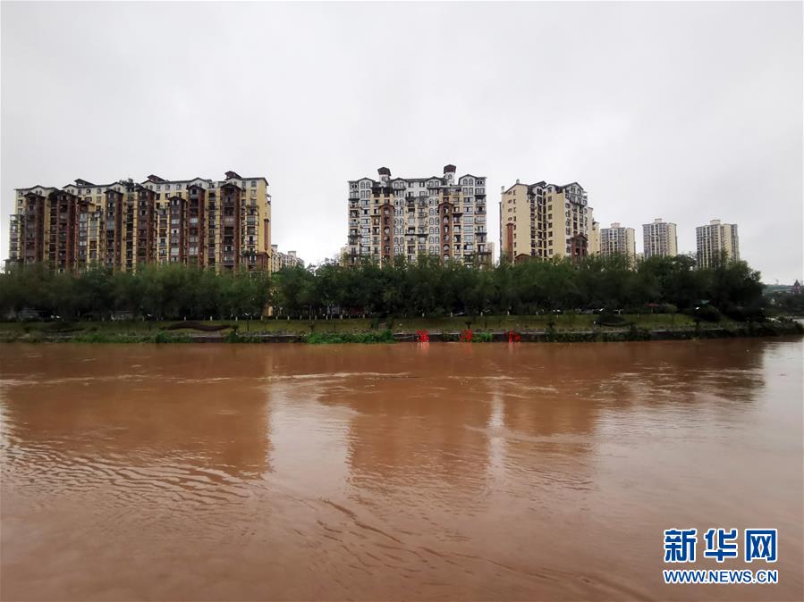 （圖文互動）（1）重慶6個區(qū)縣降暴雨 榮昌瀨溪河出現超保證水位洪水