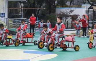 校園趣味運動——“秋冬運糧忙”