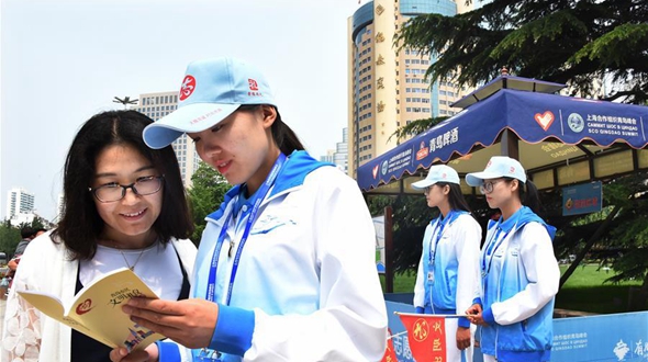 近2萬名城市運行志愿者上崗服務(wù)上合青島峰會